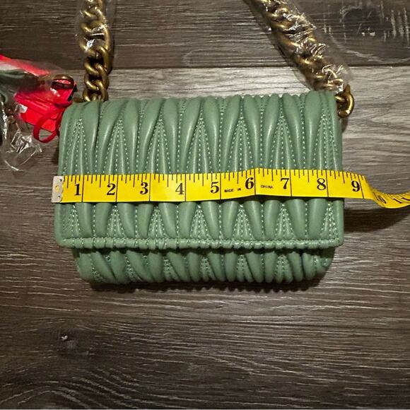 Montana West Quilted Handbag for Women Crossbody with Gold Chain - Picture 7 of 9